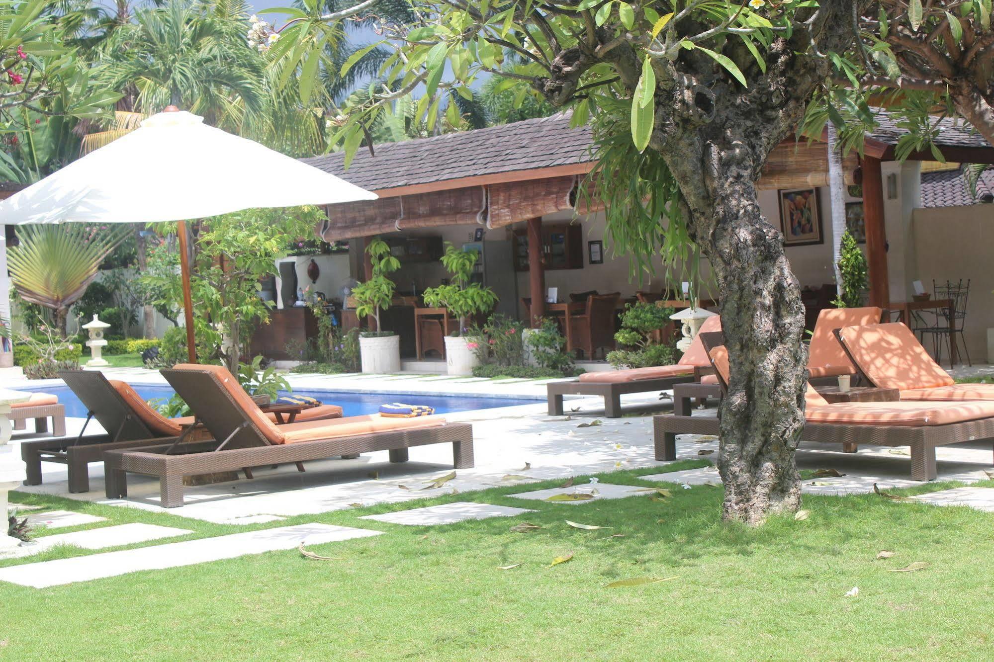 Frangipani Beach Hotel Lovina Exterior foto